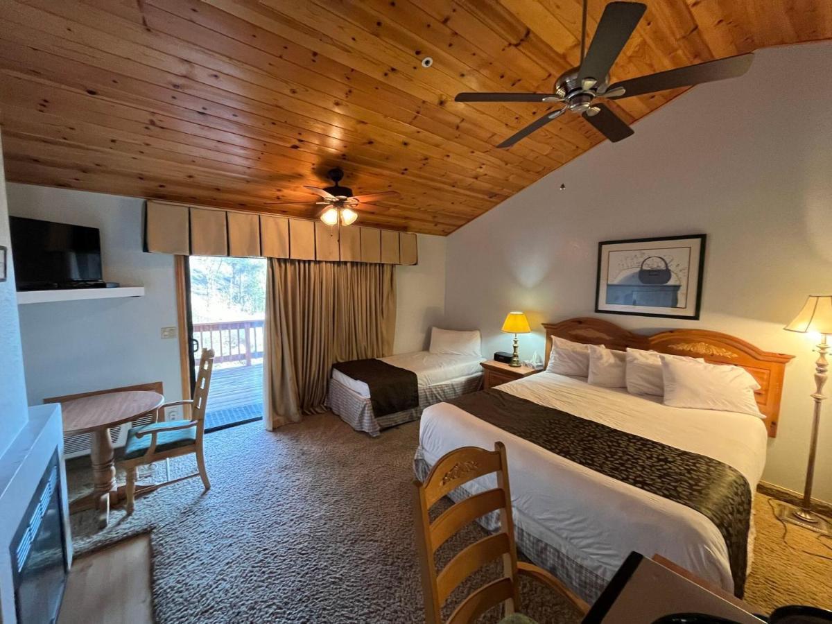 Whispering Pines Lodge Kernville Exterior photo