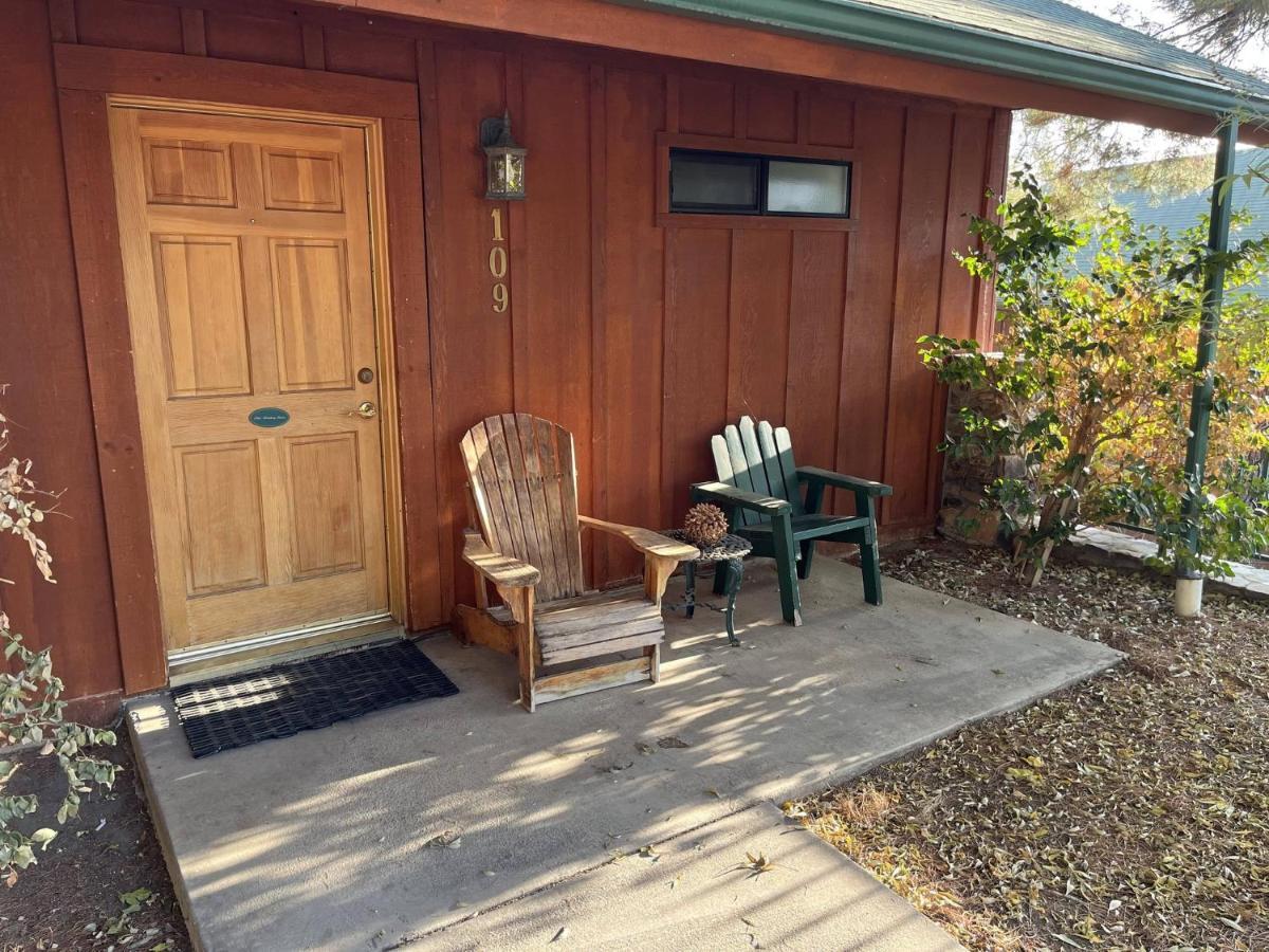 Whispering Pines Lodge Kernville Exterior photo