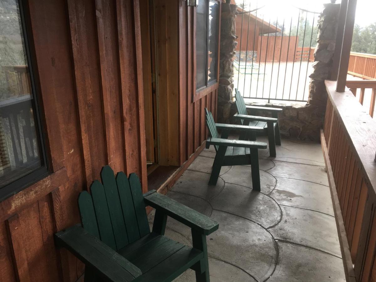 Whispering Pines Lodge Kernville Exterior photo