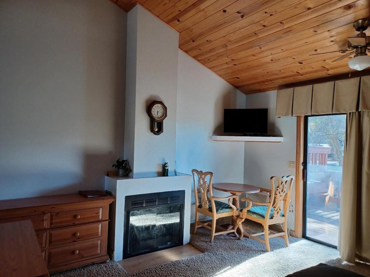 Whispering Pines Lodge Kernville Exterior photo