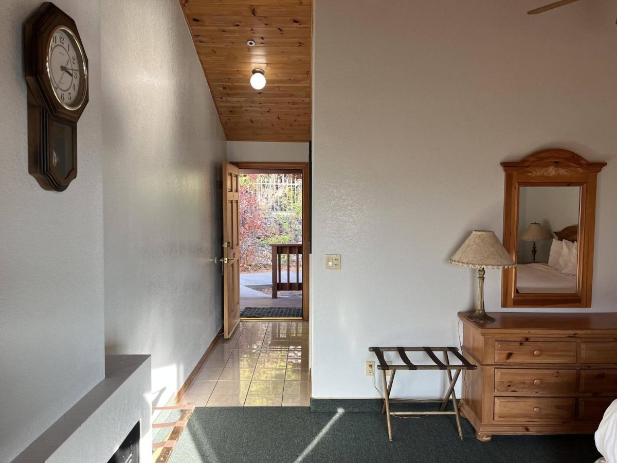 Whispering Pines Lodge Kernville Exterior photo