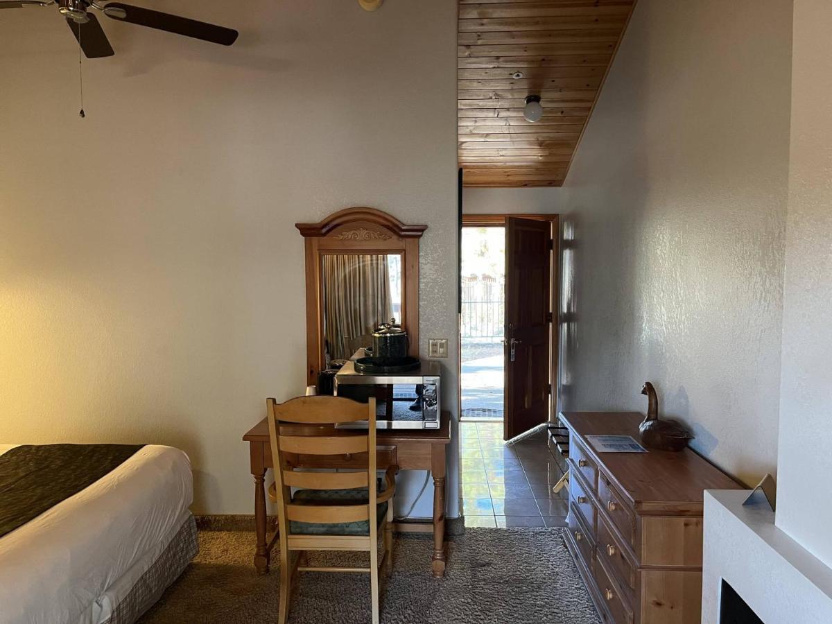 Whispering Pines Lodge Kernville Exterior photo