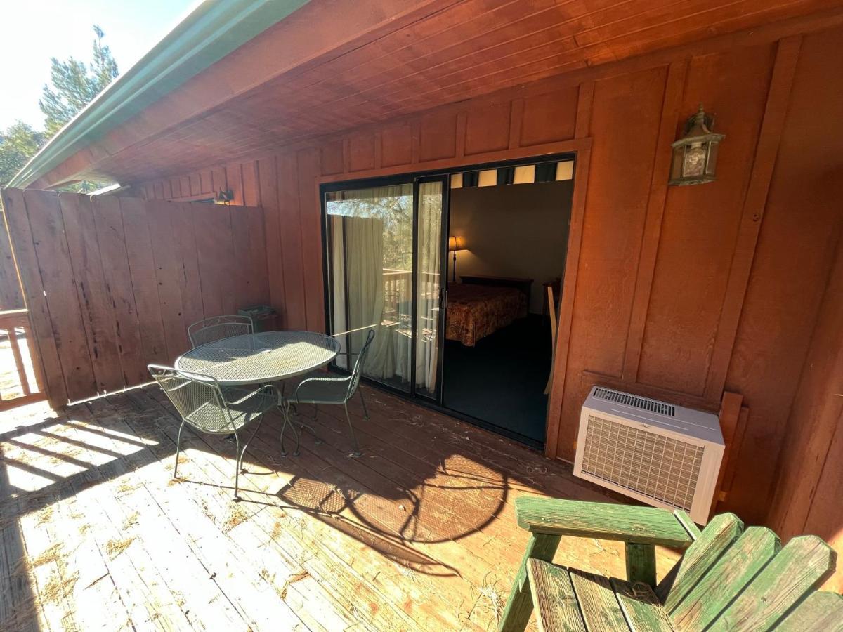 Whispering Pines Lodge Kernville Exterior photo