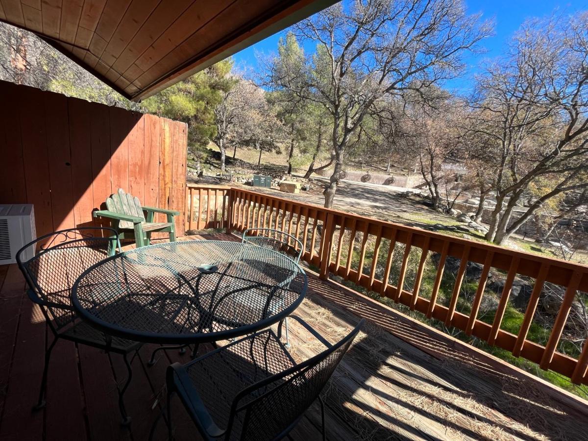 Whispering Pines Lodge Kernville Exterior photo