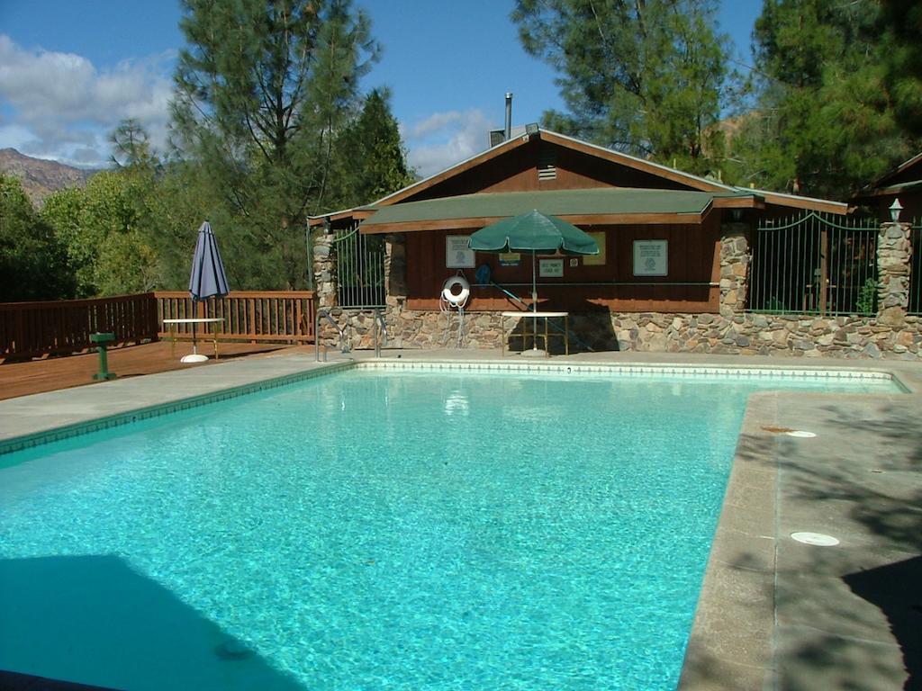 Whispering Pines Lodge Kernville Exterior photo